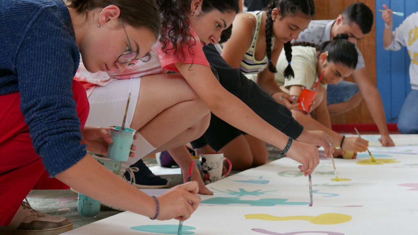 Kinder zeichnen am Summer Camp Rebels for Peace