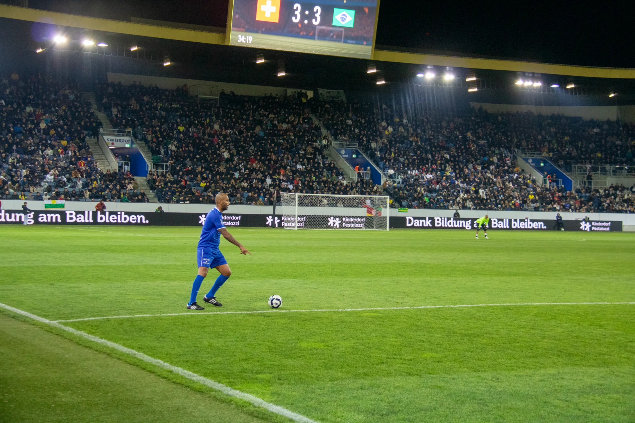 Jogo dos Famosos Kinderdorf Pestalozzi powerup_radio Ronaldinho