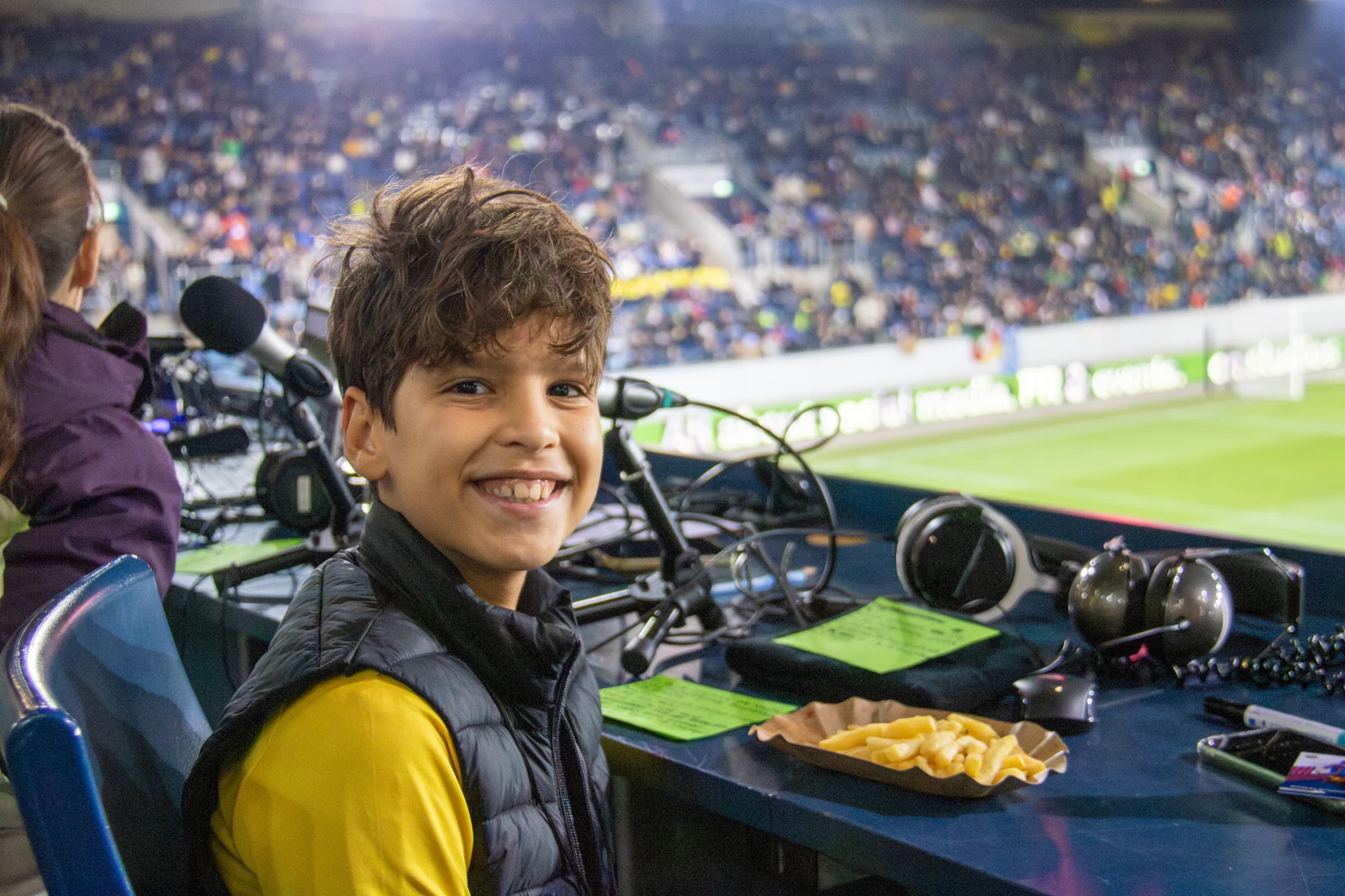 Jogo dos Famosos Kinderdorf Pestalozzi powerup_radio Ronaldinho