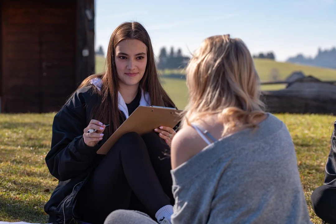 Zwei Teilnehmende des Projekts EYFT im Kinderdorf Pestalozzi.