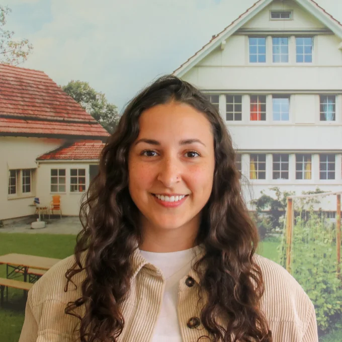 Mitarbeiterin im Kinderdorf Pestalozzi in Trogen im Bereich Gästemanagement.