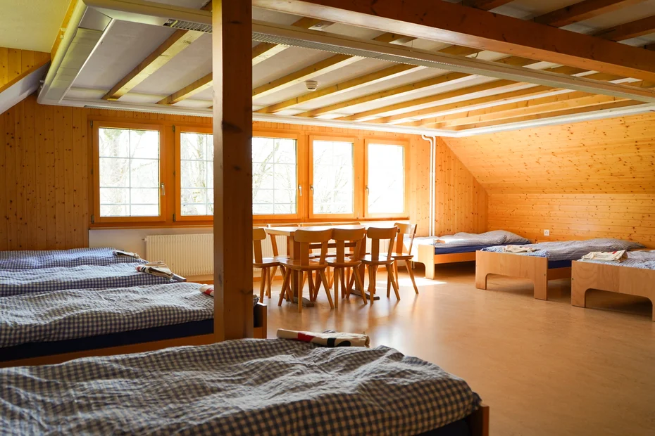 Bilder von den Gruppenhäusern von der Ausstattung im Kinderdorf Pestalozzi in Trogen.