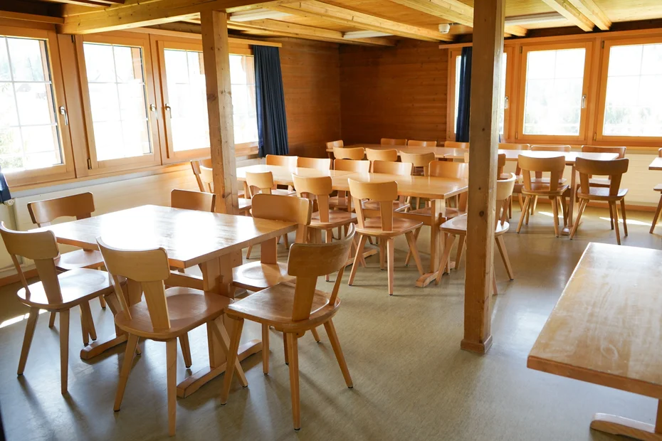 Bilder von den Gruppenhäusern von der Ausstattung im Kinderdorf Pestalozzi in Trogen.