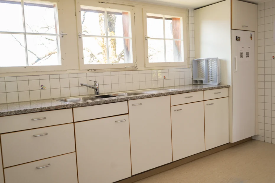 Bilder von den Gruppenhäusern von der Ausstattung im Kinderdorf Pestalozzi in Trogen.