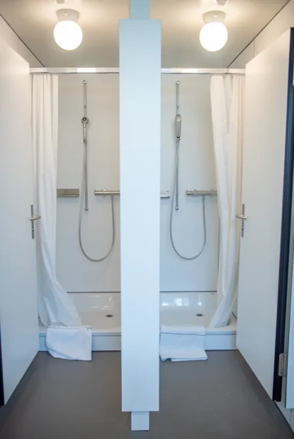 Bilder von den Gruppenhäusern von der Ausstattung im Kinderdorf Pestalozzi in Trogen.