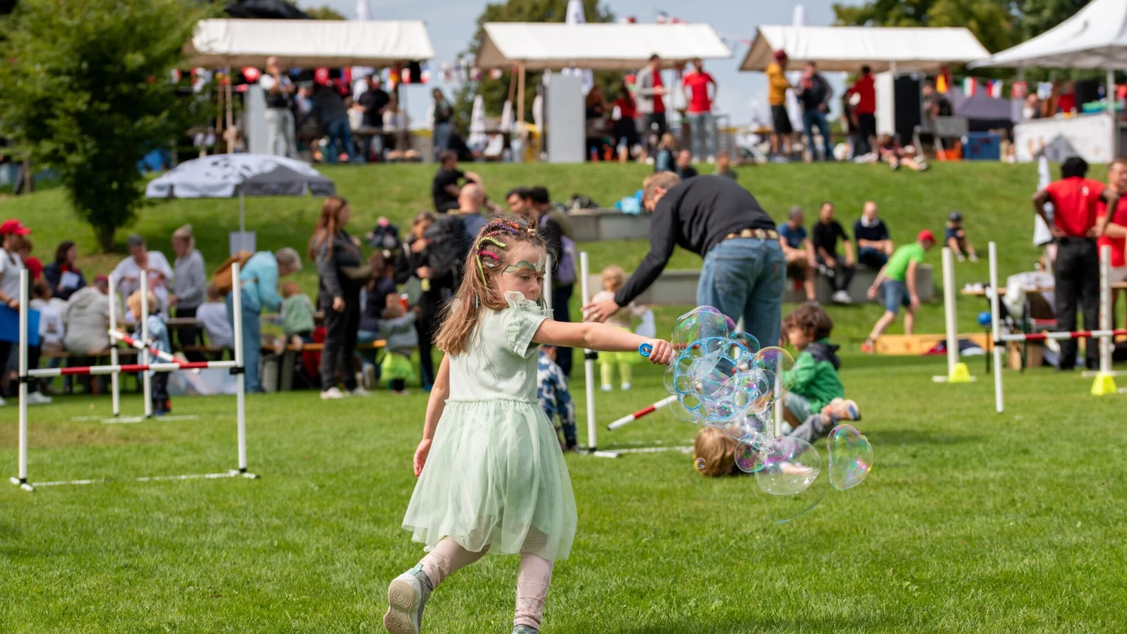 Sommerfest 2025 Kinderdorf Pestalozzi Mädchen Spiel