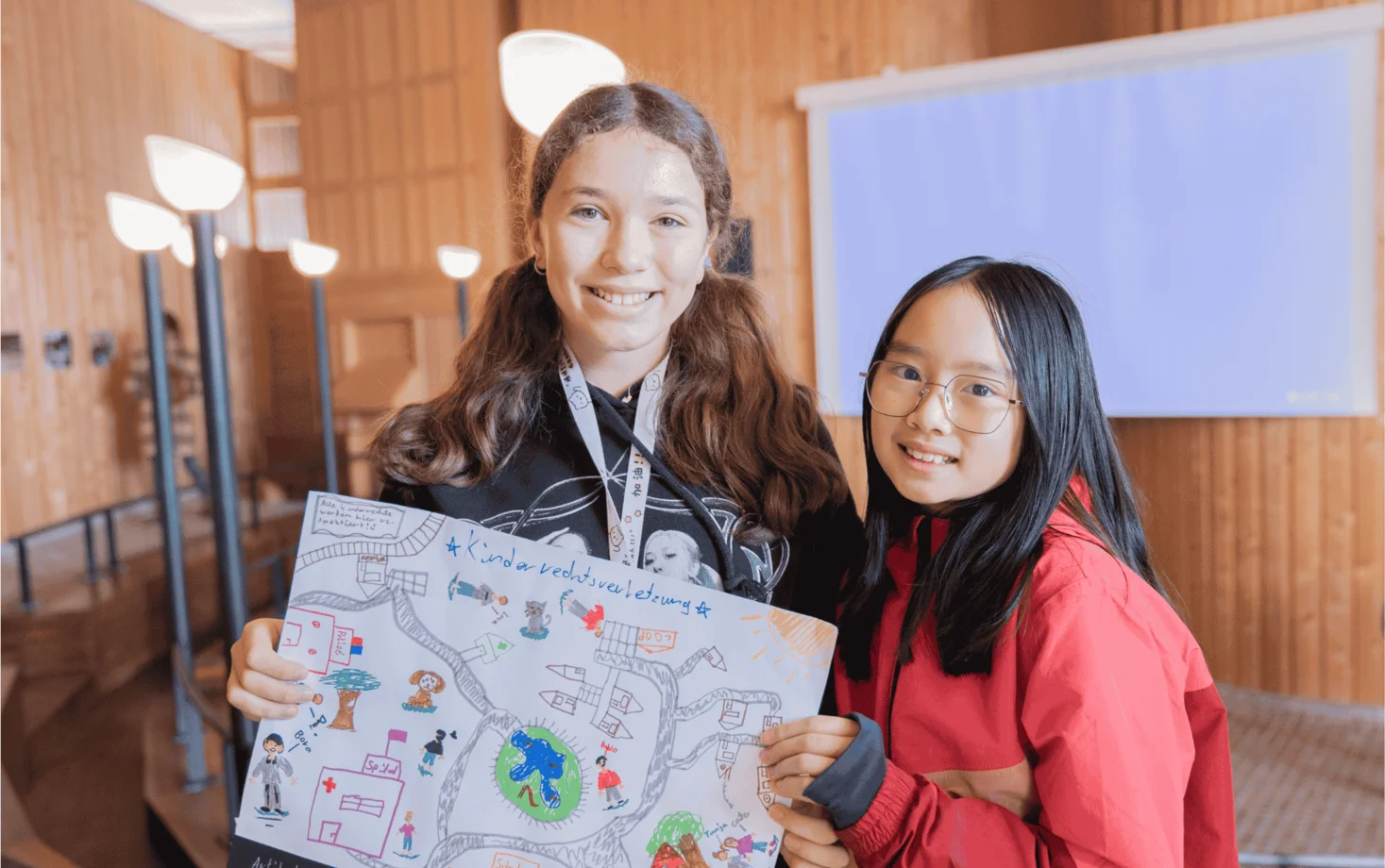 Zwei Kinder in einem Projekt im Kinderdorf Pestalozzi in Trogen