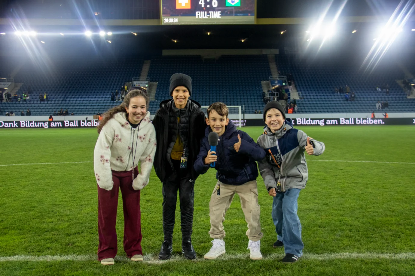 Jogo dos Famosos Kinderdorf Pestalozzi powerup_radio Ronaldinho